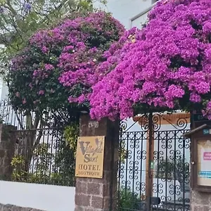 boutique-hotel-villa-de-sant.hotelsquito.com/